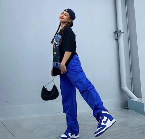 Outfits Black Women Street Style, Royal Blue Streetwear Outfit, Neon Blue Outfit, Black And Blue Streetwear, Look Legging, Insta Outfits, Outfit Streetwear, Swag Outfits For Girls, Blue Streetwear