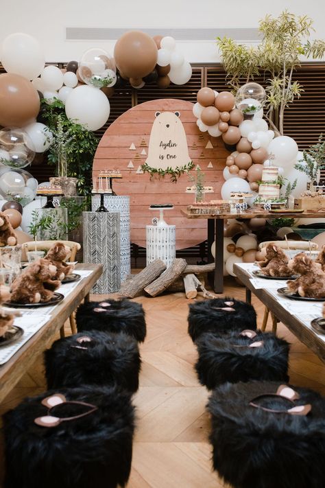 Bear themed birthday party by Karina Pires Photography  #birthdayparty #firstbirthday #bearbirthdayparty Bear Themed Birthday Party, Teddy Bear Birthday Party, Spongebob Birthday Party, Bear Baby Shower Theme, Teddy Bear Party, Baby Boy 1st Birthday Party, Teddy Bear Birthday, Spongebob Birthday, Bear Birthday Party