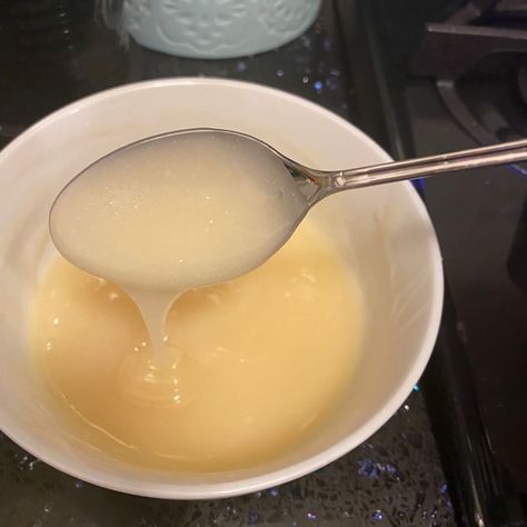 Simple Vanilla Sauce Recipe Vanilla Custard Recipe, Traditional Bread Pudding, Homemade Condensed Milk, Custard Sauce, Vanilla Sauce, Austrian Recipes, Cooking Homemade, Dessert Sauces, Sweet Sauce