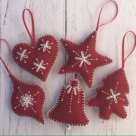 Diy Felt Christmas Ornaments, Felt Crafts Christmas, Felt Christmas Decorations, Handmade Christmas Decorations, Felt Christmas Ornaments, Christmas Fairy, Jingle Bell, Christmas Ornaments To Make, Christmas Embroidery