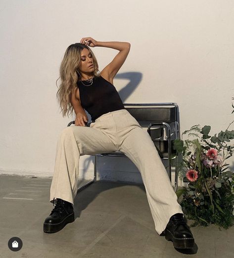 Pants With Boots, Loose Linen Pants, Simple Tank Tops, Instagram Queen, Queen B, Flat Boots, Linen Pants, Jumpsuit, Tank Top