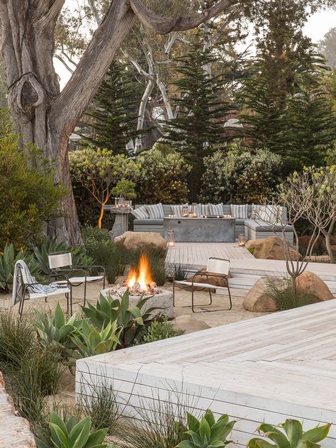 Garden Ideas & 7 Pro Tips, Courtesy Of Hollywood's Go-To Guy Yard Zen Backyard, California Rock Garden, California Coastal Landscape Design, Patio Decking Ideas, Southern California Landscaping, Deck Outdoor Living, Fire Pit Landscaping Ideas, California Outdoor Living, California Patio