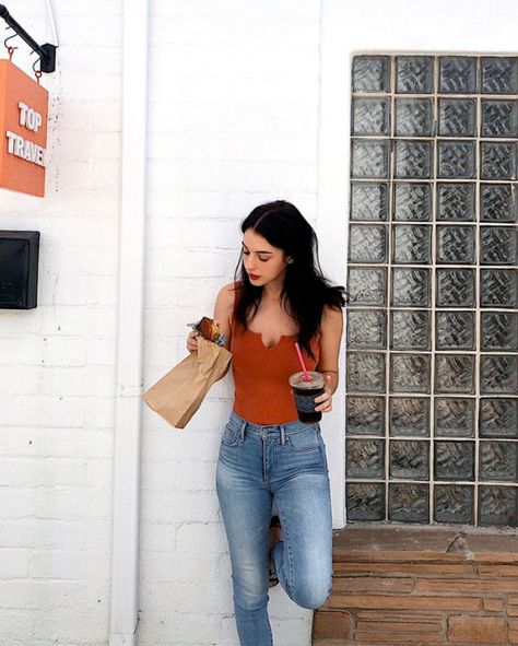 adelaide kane Adeline Kane, Cora Hale, Morning Bun, Adelaide Kane, Outfit Look, Celebrity Outfits, Just Girl Things, Pretty People, Beautiful People