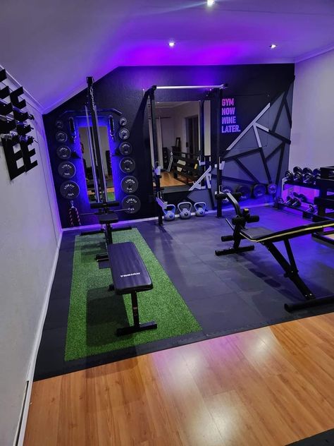 Gym Colors Ideas, Small Gym Room Ideas, Small Gym Room, Office/workout Room, Home Gyms Ideas Garage, Small Workout Room, Gym Room Ideas, Basement Gym Ideas, Small Home Gyms