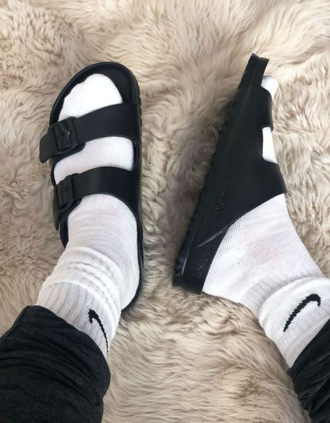 5 Summer Trends I Never Thought I'd Wear—Alas, I'm Into Them Now Socks And Sandals Outfit, Socks With Birkenstocks, Ravi Ross, Birkenstocks With Socks, Black Sandals Outfit, Summer Style Ideas, Black Birkenstocks, Birkenstock With Socks, Sandals With Socks