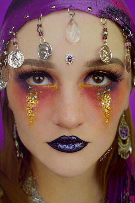 Cute Halloween makeup look. #gypsy #fortuneteller #halloweenmakeup #halloween2019 #halloweenmakeupideas Fortune Teller Makeup, Makeup Look For Halloween, Fortune Teller Costume, Halloween Makeup Look, Halloween Make-up Looks, Halloween Themed Birthday Party, Halloween Costumes For Work, Halloween Party Decor Diy, Cute Halloween Makeup