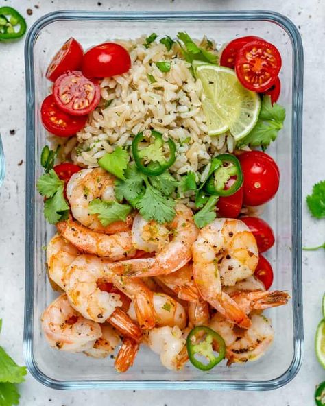 Garlic Lime Shrimp Meal Prep Recipe| Healthy Fitness Meals Garlic Lime Shrimp, Fitness Dinner, Salmon Meals, Rice Meal Prep, Shrimp Meal Prep, Pescetarian Diet, Lime Shrimp Recipes, Poached Chicken Breast, Cilantro Lime Shrimp