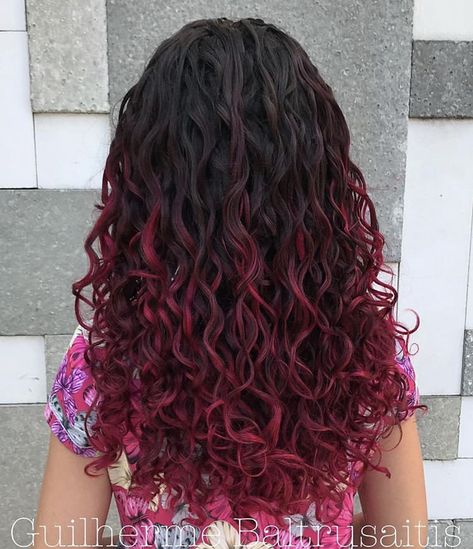 Curly Hair With Colored Ends, Curly Red Highlighted Hair, Curly Hair With Red Tips, Red Streaks Curly Hair, Red Underneath Hair Curly, Ideas To Dye Your Hair Red, Curly Hair With Red Ends, Black Curly Hair With Red Highlights, Pink Highlights In Black Hair Curly