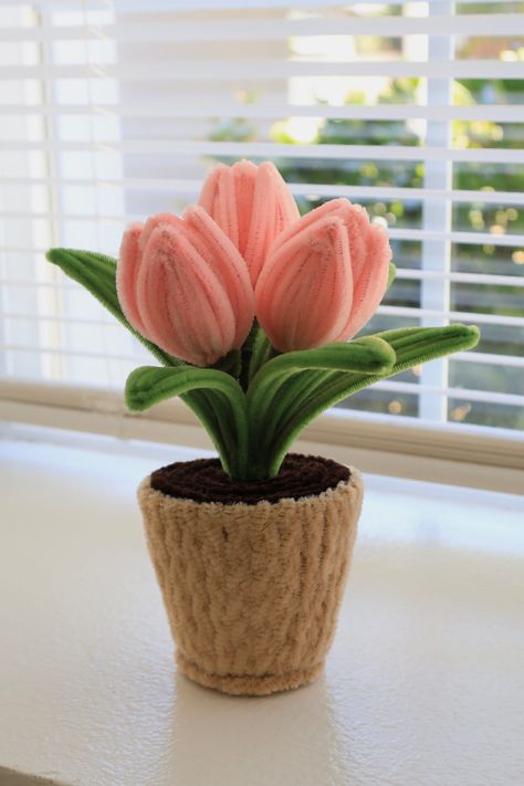 Handmade Indoor Plant Pot Bunga Aesthetic, Tulip Pipe Cleaner Flower, Pipe Cleaner Flower Bouquet, Fuzzy Flowers, Handmade Tulips, Flower Pot Diy, Fuzzy Wire, Bucket Flower, Pipe Cleaner Art