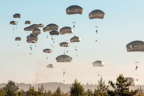 9 Things You Need to Know About the Army's 82nd Airborne Division · United Service Organizations Fort Bragg North Carolina, Forcible Entry, Us Army Rangers, Airborne Forces, Army Sergeant, 82nd Airborne Division, 82nd Airborne, Army Reserve, 101st Airborne Division