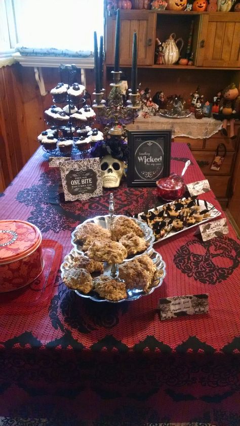 Gothic Halloween tea party food table Occult Themed Party, Gothic Snacks, Victorian Halloween Party, Tea Party Food Table, Wiccan Party, Goth Tea Party, Gothic Birthday Party, Gothic Bachelorette Party, Gothic Tea Party