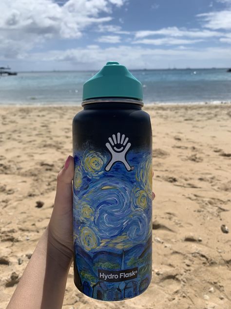 Hydro Flask Painting, Water Bottle Painting Ideas, Water Bottle Painting, Painted Hydroflask, Painted Water Bottle, Custom Hydro Flask, Hydro Flask Tumbler, Flask Art, Water Bottle Art