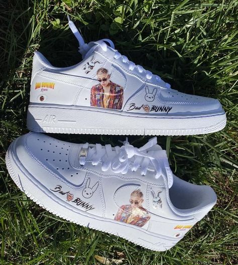 Bunny Shoes, Painted Nikes, Trainers Nike, Ariana Grande Fans, Creative Shoes, Kicks Shoes, Sneakers Athletic, Custom Nikes, Painted Shoes