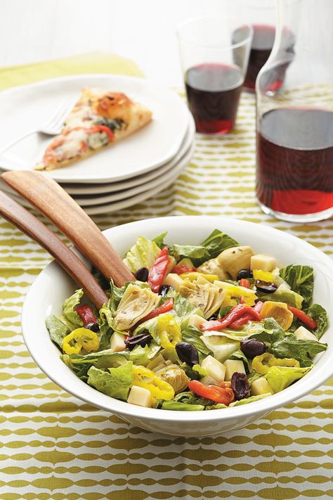 Vegetarian Antipasto, Salad Antipasto, Easy Italian Dressing, Antipasto Salad Recipe, Salad Photo, Homemade Vinaigrette, Antipasto Salad, Couple Cooking, Tossed Salad