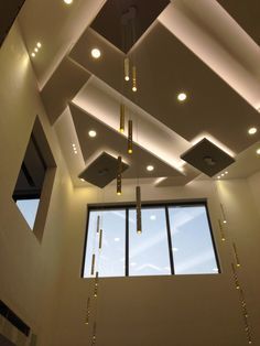 Heavy False Ceiling Designs, Drawing Room Ceiling Design, Luxury Ceiling Design, Simple Ceiling Design, High Ceiling Living Room, False Ceiling Living Room, Pop False Ceiling Design, Muscat Oman, Pop Ceiling Design