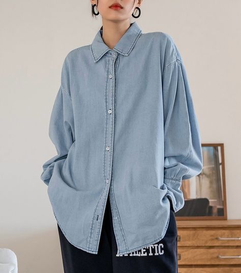 Drop shoulder Denim Shirt✨ Size:Small Price:6000(SOLDOUT 🚫 Brand:ZARA SWIPR👉🏾👉🏾👉🏾 Denim Top Women, Plain Tunic, Vintage Store, Denim Top, Denim Shirt, The Vintage, Denim Women, Drop Shoulder, Denim Button Up