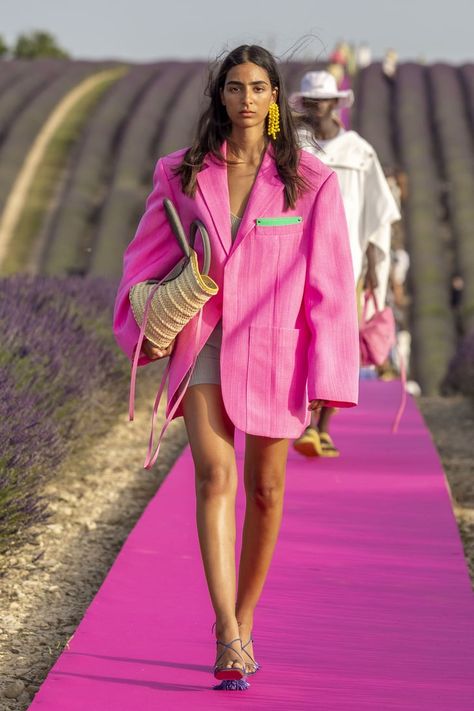 Spring Color Fashion, Fashion Outfits Colorful, Spring Summer Fashion Trends, Look Rose, Cool Winter, 2020 Fashion Trends, Spring Summer Trends, 2020 Trends, 2020 Fashion