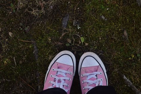 pink converse teenage girl aesthetic nature grass raw inner child Pink Converse Aesthetic, Teenage Girl Aesthetic, Missing Best Friend, Knee High Converse, Converse Aesthetic, Pink Converse, Aesthetic Nature, Cool Pins, Inner Child