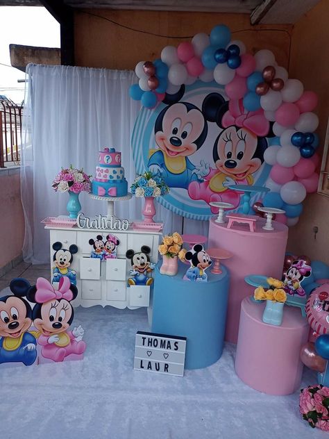 Hello Kitty Gender Reveal, Gender Reveal Ideas Disney, Minnie And Mickey Gender Reveal, Mickey And Minnie Gender Reveal, Disney Gender Reveal, Twin Birthday Themes, Minnie Baby Shower, Gender Reveal Baby Shower Themes, Minnie Mouse Theme Party