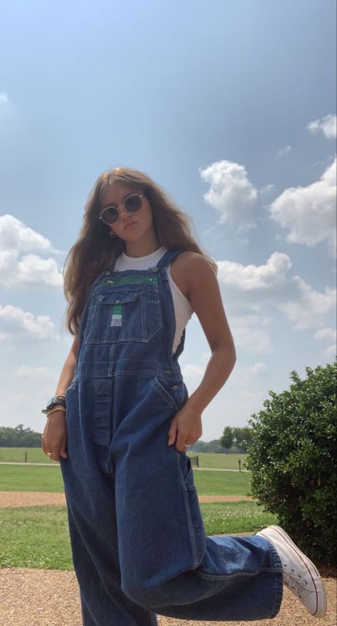 Prettiest Celebrities, Overall Outfit, Overalls Outfit, Miniskirt Outfits, Causual Outfits, Mode Inspiration, Dream Clothes, Spring Summer Outfits, Fashion Killa