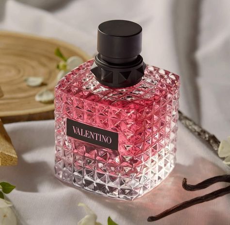 Valentino Donna Born In Roma, Valentino Born In Roma, Amber Perfume, Rome Streets, Born In Roma, Vanilla Bourbon, Jasmine Sambac, Valentino Couture, Fragrance Bottle