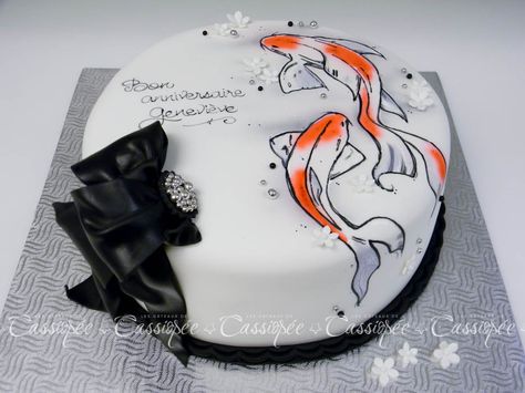 Handpainted Koi fish cake Koi Fish Cake, Fish Cake Birthday, Koi Fish Painting, Fish Candy, Fish Cookies, Fishing Wedding, Carpe Koi, Pretty Birthday Cakes, Painted Cakes