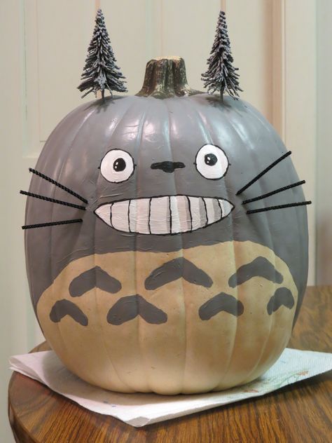 Totoro Pumpkin Carving, Totoro Pumpkin, Pumpkin Decorating Diy, Popsicle Stick Houses, Halloween Pumpkin Crafts, Creative Pumpkin Painting, Pumpkin Carving Contest, Pumpkin Contest, Halloween Pumpkin Designs