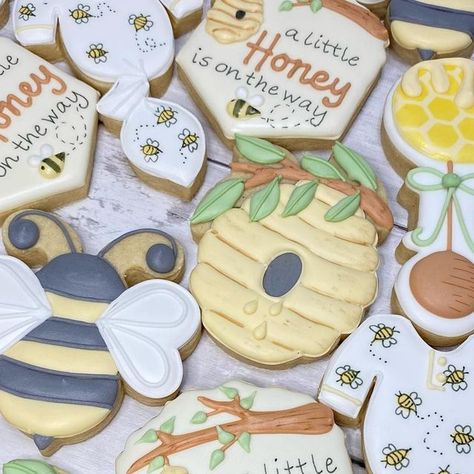 Mary-Beth Harrigan on Instagram: "A little honey is on the way… definitely in my top 10 favorite sets. #babyshowercookies #honeybabyshower #beecookies #ahoneyisonitsway #decoratedcookies #cookieart #ctcookies #essexct #flouringcookie"