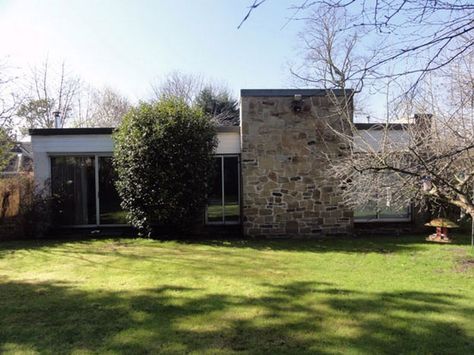 Lovely 60s bungalow in West Yorkshire. More images on wowhaus. 60s Bungalow, Large Bungalow, 1960s Bungalow Renovation Uk, 1960s Mansion, Lutyens Bungalow Delhi, 1960s House, West Yorkshire, Underfloor Heating, Large Picture