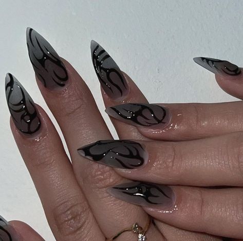 Gothic Nail Designs, Vampy Nails, Black Chrome Nails, Vampire Nails, Witch Nails, Witchy Nails, Nail Designs Ideas, Chrome Nails Designs, Black Acrylic Nails