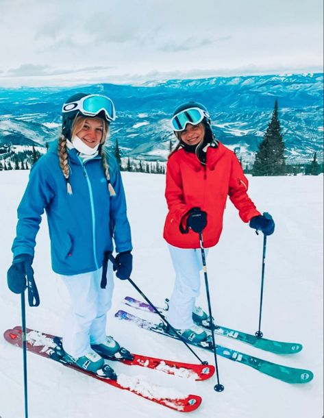 Cute Ski Outfits, Girls Ski Trip, Ski Girls, Ski Fits, Ski Pics, Ski Pictures, Preppy Winter, Ski Racing, Preppy Christmas