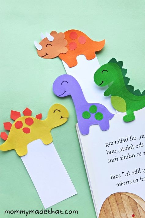 Dinosaur Bookmark Craft, How To Make Animal Bookmarks, Construction Paper Bookmarks, Bookmarks Handmade For Kids, Printable Dinosaur Templates, Diy Bookmarks Kids, Bookmark Ideas For Kids, Dinosaur Bookmark, Bookmarks Diy Kids