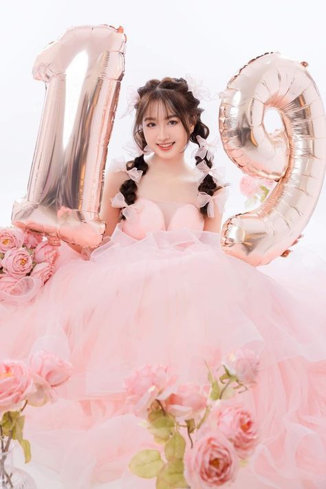 18th Photoshoot, Gown Birthday, Korean Photoshoot, Seventeenth Birthday, Debut Photoshoot, Sweet 17, Party Photoshoot, Princess Photo, Birthday Planning