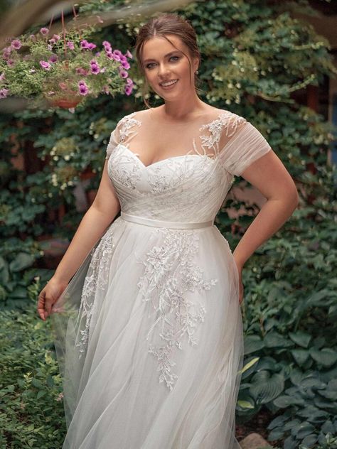 Plus Size Wedding Gowns Curvy Bride, Simple Plus Size Wedding Dresses, Pink Pantheress, Dress Types, Wedding Dresses Ideas, Curvy Wedding, Wedding Dresses Whimsical, Plus Wedding Dresses, Wedding Dress Plus Size