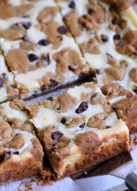 These easy Chocolate Chip Cookie Cheesecake Bars are made with just five ingredients! This easy dessert recipe will satisfy all your cravings and is PERFECT for parties, bake sales, cookie trays and more! // Mom On Timeout #desserts #dessert #baking #cheesecake #chocolate #chocolatechipcookies #bars #sweets #cookies #easy #recipe #recipes #momontimeout Dough Desserts, Chocolate Chip Cookie Cheesecake Bars, Cookie Cheesecake Bars, Easy Bars, Easy Chocolate Chip Cookie, Cheese Dough, Chocolate Chip Cheesecake Bars, Chocolate Chip Cookie Cheesecake, Cheesecake Cookie