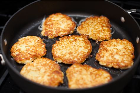 The Best Latke Hack Ever – Kveller Potato Latke Recipe, Sweet Potato Latkes, Matzo Meal, Frozen Potatoes, Potato Latkes, Coconut Oil Recipes, Grated Potato, Potato Pancakes, Looks Yummy