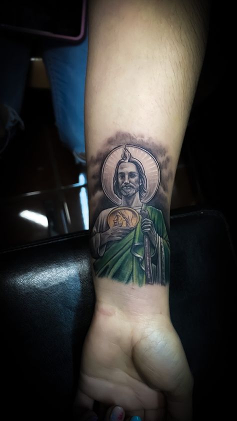 Hecho por Shoker Rodríguez Small San Judas Tattoo, California Bear Tattoos, Stencil Outline, Bear Tattoos, California Bear, Tattoo Stencil Outline, Blossom Tattoo, Small Tattoos For Guys, Tattoo Stencil