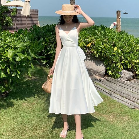 Brand Name: elegerOrigin: CN(Origin)Season: SummerMaterial: RayonSilhouette: A-LINEModel Number: 8679Neckline: V-NeckSleeve Length(cm): SleevelessSleeve Style: Spaghetti StrapDecoration: NONEStyle: Beach StyleWaistline: empirePattern Type: SolidDresses Length: Mid-CalfSize: S , M , LColor: White dress,Caramel dressOccasion: Casual dress,Evening dress,Vacation dressSeason: Summer dress,Summer clothes for womenItem type: Satin dress,White satin dressWomens fashion: Runway 2021 Party Night Dress, Korean Beach, Caramel Dress, Backless Slip Dress, Honeymoon Dress, Glam Wedding Dress, White Satin Dress, Beach White Dress, Beach Sundress