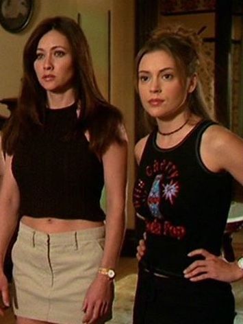 Charmed Outfits, Phoebe Charmed, Prue Halliwell, Phoebe Halliwell, Charmed Tv Show, Charmed Tv, 90s Inspired Outfits, Academia Outfits, Early 2000s Fashion