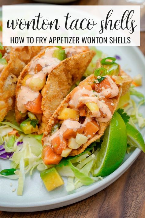 Wonton taco shells for appetizers and finger food. Mini Taco Appetizer, Poke Tacos, Vegetarian Wonton, Chicken Wonton Tacos, Baked Wontons, Taco Appetizers, Wonton Wrapper Recipes, Wonton Tacos, Shrimp Wonton