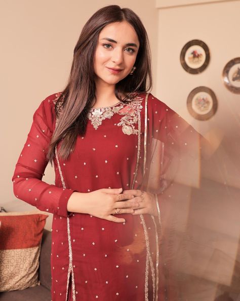 #STYLEDBYLAAM - Shop #YumnaZaidi’s look at UPTO 70% OFF for PKR 7,176/- (stitched) only 😍 Brand: Agha Jaan ID: DPB6348 🇦🇪 Flat PKR 1,500 and FREE SHIPPING above PKR 10,000 (UAE) 🇸🇦 Flat PKR 5,000 and FREE SHIPPING above PKR 25,000 (KSA) 🇬🇧 Flat £14 and FREE SHIPPING above £199 (UK) 🇦🇺 Flat PKR 7,500 (US & AUS) 🛍️ Tap the link in bio to shop now! @laamofficial @laambasics @laam_kids @laam_man @laam_couture @laam_modestwear @laamloves @lifeatlaam Nikah Outfit, Long Bridal Hair, Coffee Shop Photography, Yumna Zaidi, Music Label, Bridal Jewelry Vintage, Lawn Dress, About Music, Video Credits