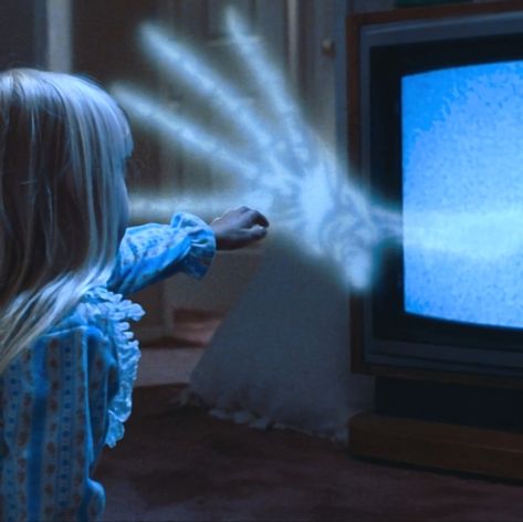 Poltergeist 1982, Jobeth Williams, Heather O'rourke, Top Horror Movies, Terrifying Halloween, Ghost In The Machine, Dark Stories, 80s Horror, Tv Tropes