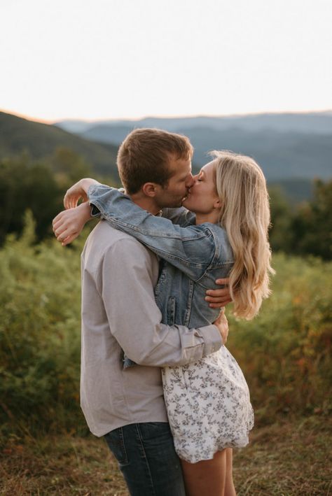 Shenandoah National Park Photos - Engagement Session - Eilish Bailey Outdoor Couples Photography, National Park Engagement Photos, Park Engagement Photos, Golden Hour Photos, Charlottesville Wedding, Outdoor Couple, Family Pic, National Park Photos, Hiking Spots