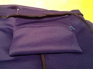 A hidden travel pocket tutorial – FehrTrade Zipper Pocket Tutorial, Pocket Tutorial, Travel Skirt, Zipper Parts, Sewing Machine Basics, Diy Wallet, Money Belt, Travel Capsule, Travel Capsule Wardrobe