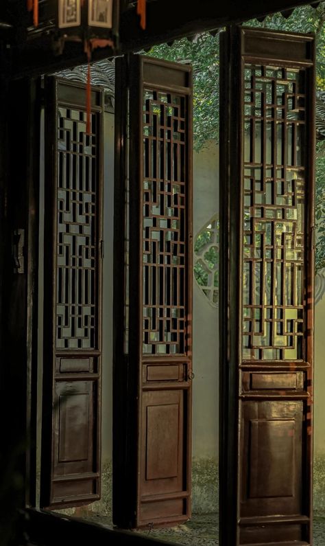 Chinese Library Aesthetic, Chinese Door Design, Traditional Chinese Interior Design, Chinese Library, Traditional Chinese Aesthetic, Chinese Architecture Traditional, Traditional Chinese Architecture, Modern Chinese Interior, Chinese Interior Design