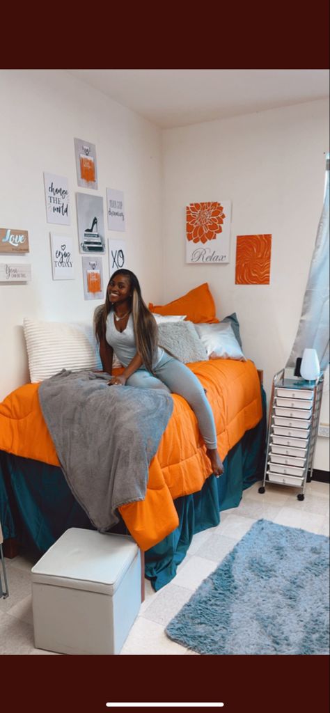 College Dorm Room Ideas Orange, Job Corps Dorm, Hbcu Dorm Room, College Dorm Room Ideas Hbcu, College Dorm Room Color Schemes, Dorm Room Inspiration Color Schemes, Teal Dorm Room Ideas, Dorm Room Themes Color Schemes, Hbcu Dorm Ideas