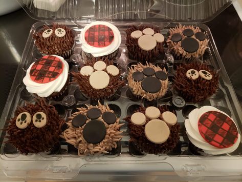 Buffalo Plaid Cupcakes, Plaid Cupcakes, Lumberjack Cupcakes, Woodland Birthday Cake, Number 1 Cake, Plaid Baby Shower, Lumberjack Baby Shower, Plaid Party, Pull Apart Cupcakes