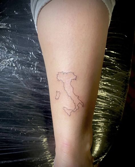 Match Tattoo, Italy Tattoo, Tattoo Leggings, Italian Tattoos, Small Tattoo Placement, Tattoo Couple, Country Tattoos, Tattoo Thigh, Tattoo Minimal