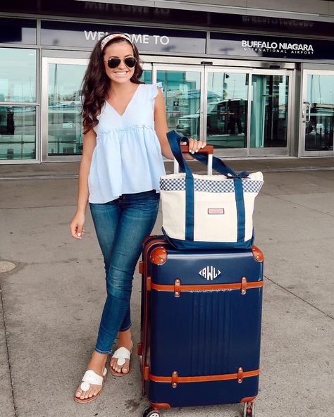 Preppy travel goals Bye Buffalo, next stop ✈️ Boston! #cbcbostonexperience Preppy Travel, Outfits Sporty, Classy Summer Outfits, Preppy Spring, Prep Style, Next Stop, Jack Rogers, Travel Goals, Ladies Dress Design