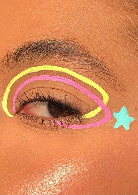 Colorful Eyeliner Ideas For Hooded Eyes, Easy Color Eyeshadow Looks, Cute Eyeshadow Ideas Colorful, Makeup Looks Colorful Eyeliner, Fun Easy Eyeshadow Looks, Eye Looks Colorful, Eyeshadow Inspiration Colorful, Simple Colorful Eyeshadow Looks, Casual Colorful Eye Makeup